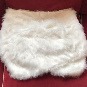 FAUX FUR SHAWL